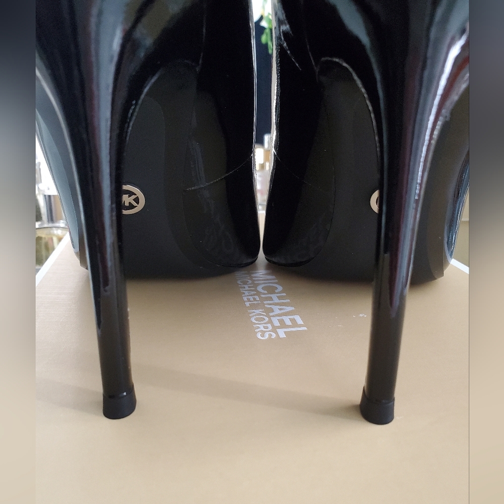 New MICHAEL Michael Kors Black Patent Stiletto Pumps Sz 10 - Picture 4 of 9
